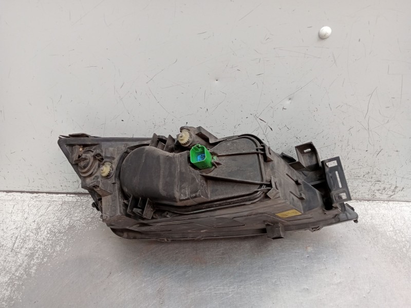 Recambio de faro izquierdo para ford mondeo iii turnier (bwy) 1.8 16v referencia OEM IAM 0301174205  