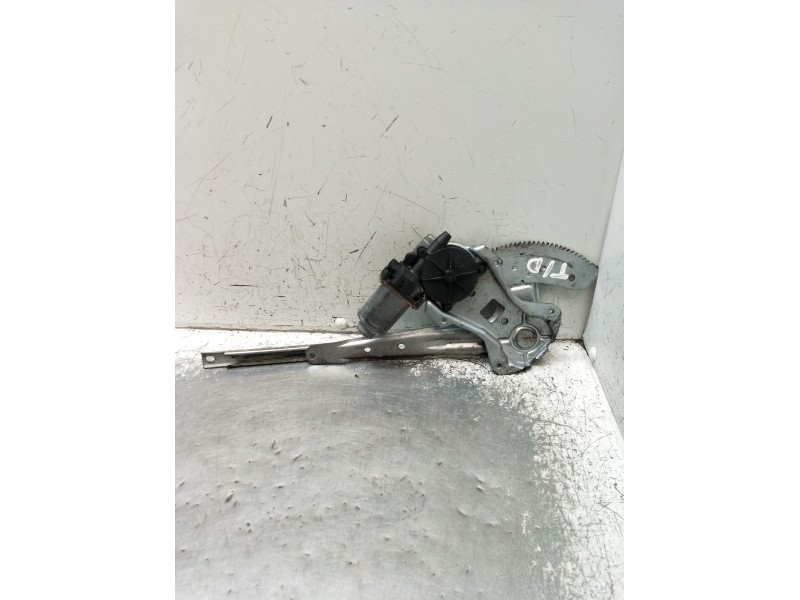 Recambio de elevalunas trasero derecho para nissan almera ii hatchback (n16) 2.2 dci referencia OEM IAM 400689 5P 2002
