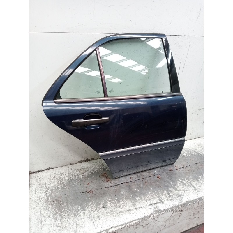 Recambio de puerta trasera derecha para mercedes-benz clase c (w202) c 280 (202.028) referencia OEM IAM  4P 1993