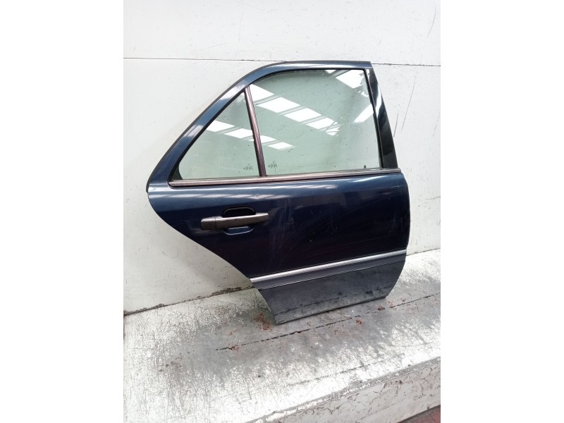 Recambio de puerta trasera derecha para mercedes-benz clase c (w202) c 280 (202.028) referencia OEM IAM  4P 1993