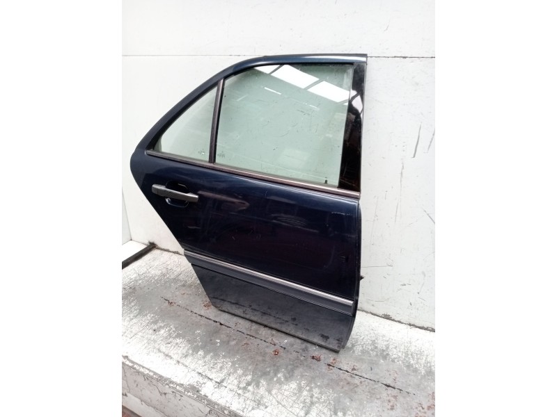 Recambio de puerta trasera derecha para mercedes-benz clase c (w202) c 280 (202.028) referencia OEM IAM  4P 1993
