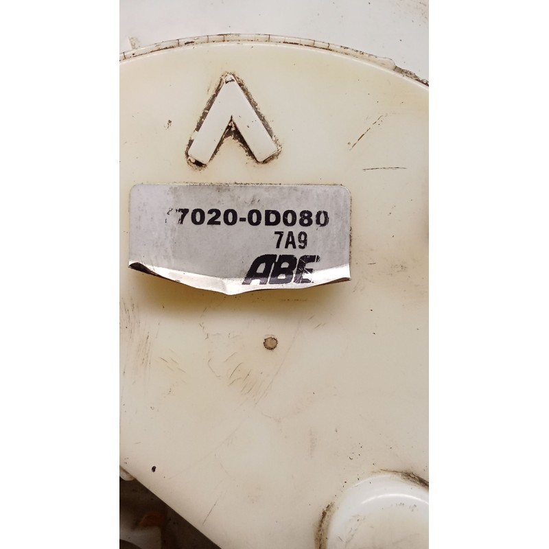 Recambio de bomba combustible para toyota yaris (_p9_) 1.3 vvt-i (scp90_) referencia OEM IAM 70200D080  05
