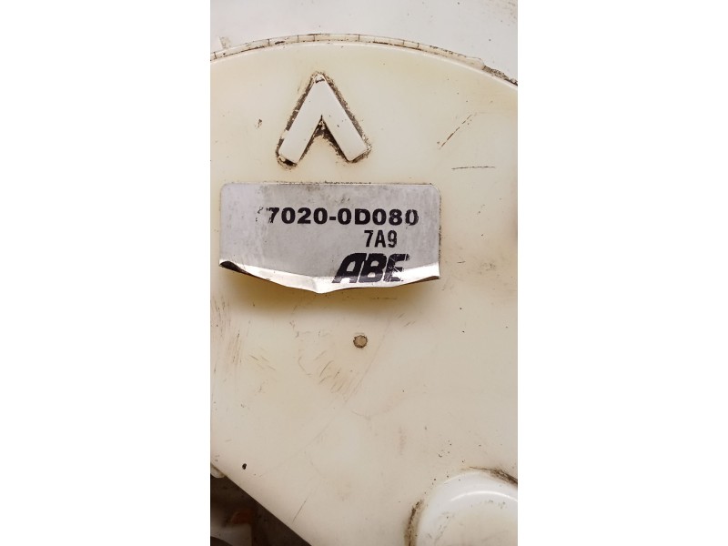 Recambio de bomba combustible para toyota yaris (_p9_) 1.3 vvt-i (scp90_) referencia OEM IAM 70200D080  05