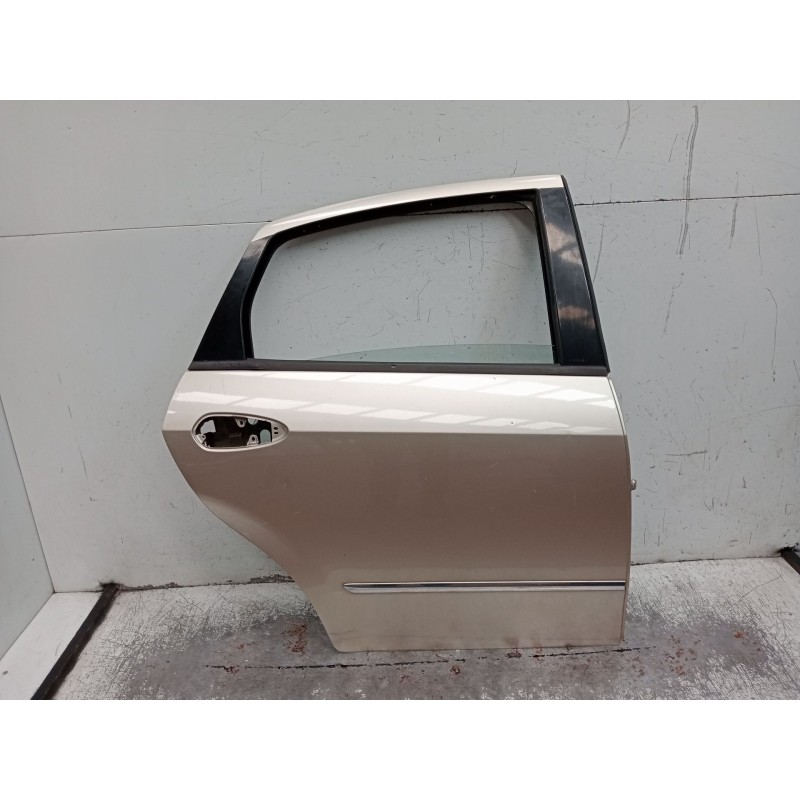 Recambio de puerta trasera derecha para fiat linea (323_, 110_) 1.3 d multijet (323axb11, 323axb1a) referencia OEM IAM  4P 2004