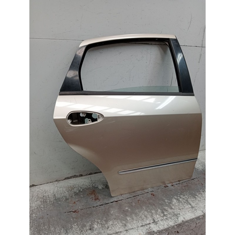 Recambio de puerta trasera derecha para fiat linea (323_, 110_) 1.3 d multijet (323axb11, 323axb1a) referencia OEM IAM  4P 2004