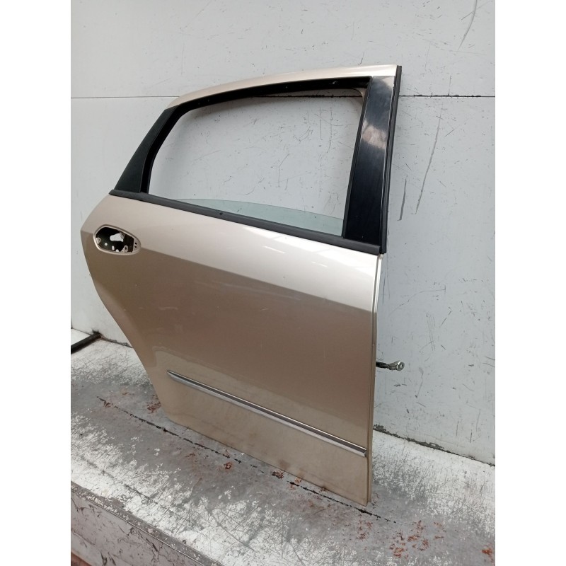 Recambio de puerta trasera derecha para fiat linea (323_, 110_) 1.3 d multijet (323axb11, 323axb1a) referencia OEM IAM  4P 2004
