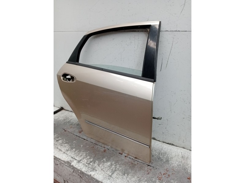 Recambio de puerta trasera derecha para fiat linea (323_, 110_) 1.3 d multijet (323axb11, 323axb1a) referencia OEM IAM  4P 2004