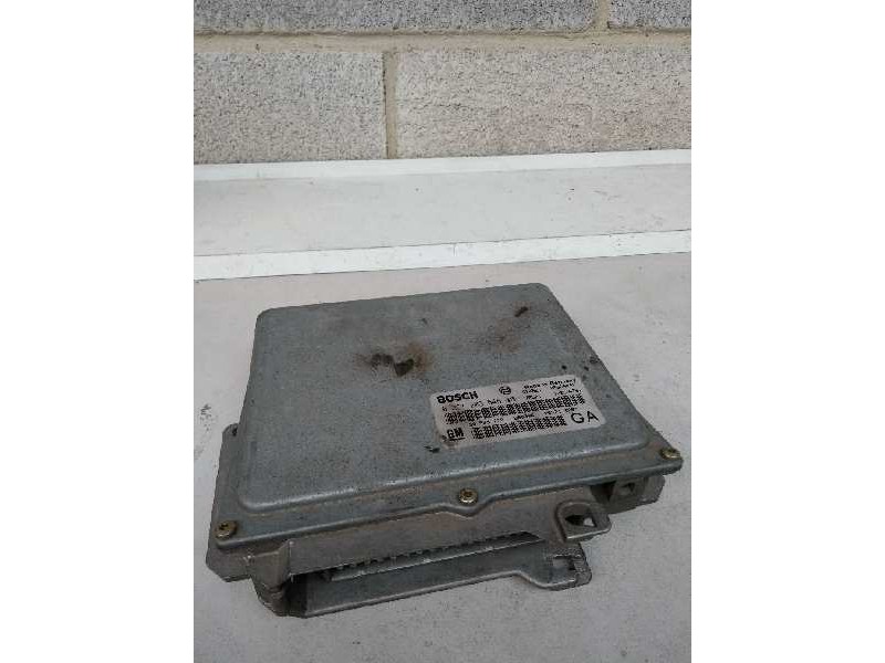 Recambio de centralita motor uce para opel sintra 2.2 16v cat (x 22 xe) referencia OEM IAM 0261203548 90505778 GA