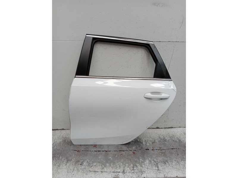 Recambio de puerta trasera izquierda para kia ceed tourer (cd) 1.6 crdi 115 referencia OEM IAM  5P 