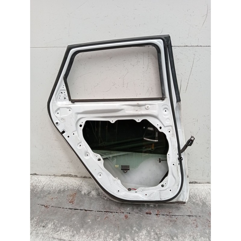 Recambio de puerta trasera izquierda para kia ceed tourer (cd) 1.6 crdi 115 referencia OEM IAM  5P 