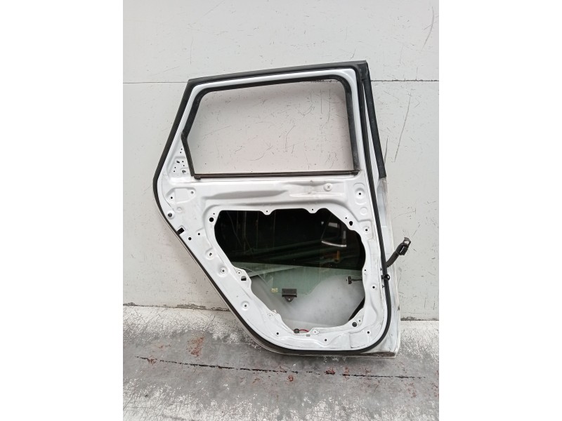 Recambio de puerta trasera izquierda para kia ceed tourer (cd) 1.6 crdi 115 referencia OEM IAM  5P 
