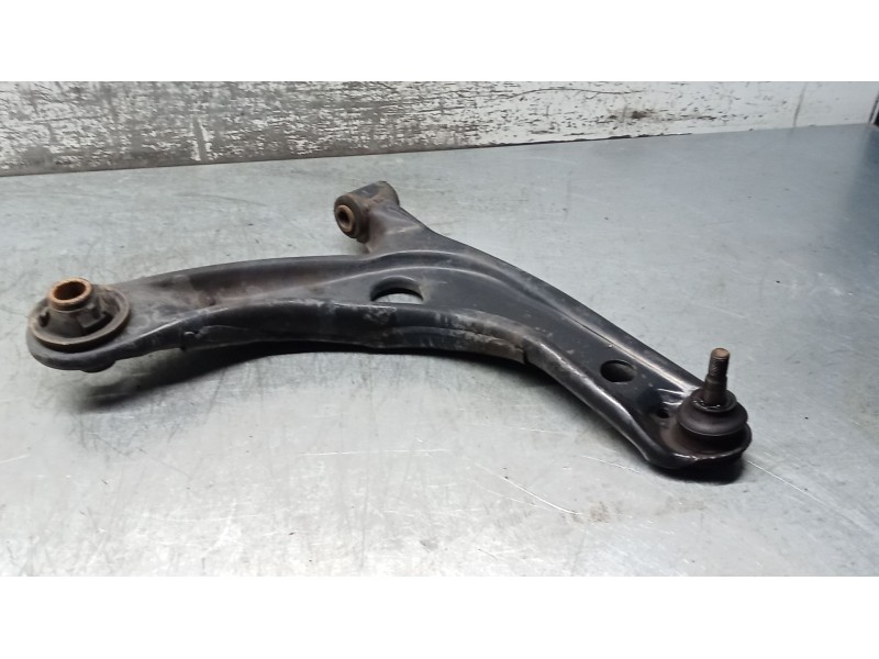 Recambio de brazo suspension inferior delantero derecho para toyota yaris (_p9_) 1.3 vvt-i (scp90_) referencia OEM IAM   05
