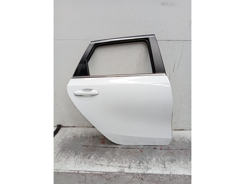 Recambio de puerta trasera derecha para kia ceed tourer (cd) 1.6 crdi 115 referencia OEM IAM  5P 