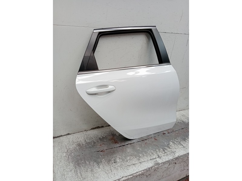 Recambio de puerta trasera derecha para kia ceed tourer (cd) 1.6 crdi 115 referencia OEM IAM  5P 