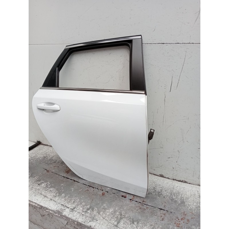 Recambio de puerta trasera derecha para kia ceed tourer (cd) 1.6 crdi 115 referencia OEM IAM  5P 