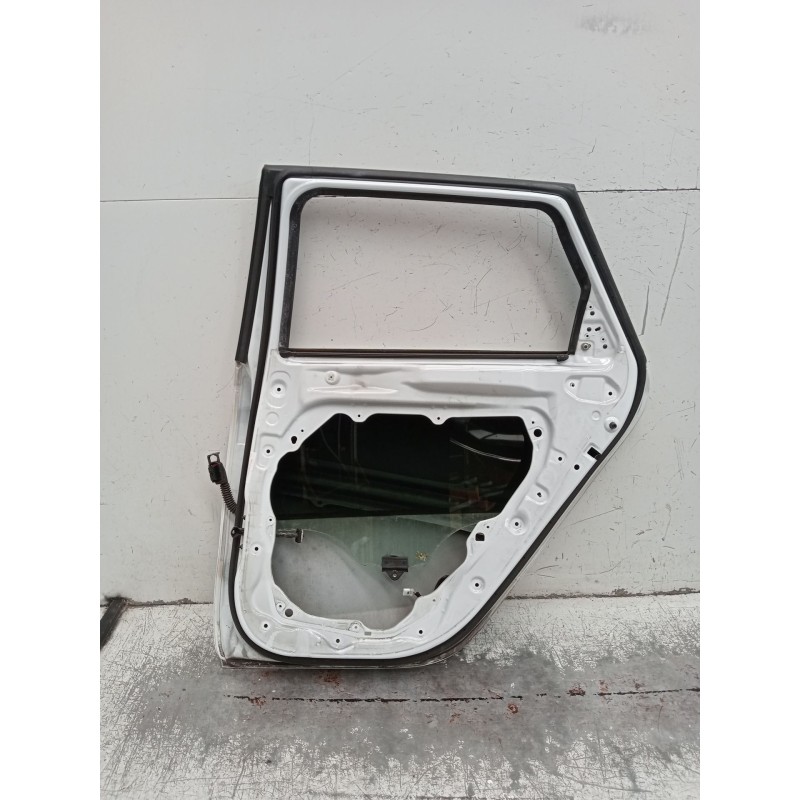 Recambio de puerta trasera derecha para kia ceed tourer (cd) 1.6 crdi 115 referencia OEM IAM  5P 