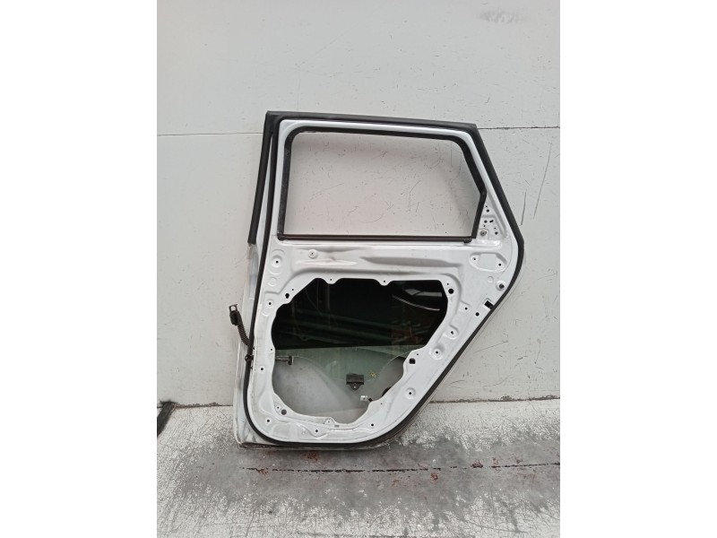 Recambio de puerta trasera derecha para kia ceed tourer (cd) 1.6 crdi 115 referencia OEM IAM  5P 