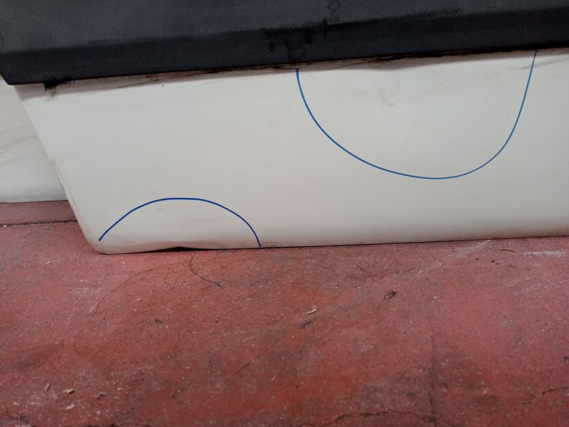 Recambio de puerta delantera izquierda para iveco daily iv caja/chasis 35c15 referencia OEM IAM  2P 2006