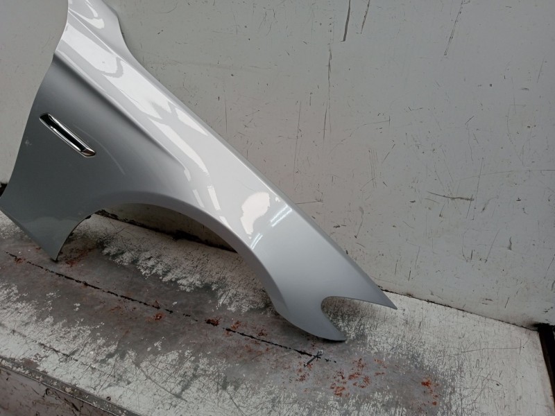 Recambio de aleta delantera derecha para bmw 5 (f10) 520 d referencia OEM IAM   