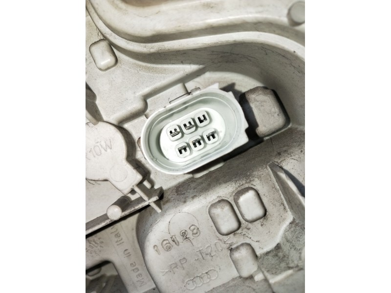 Recambio de piloto trasero izquierdo para audi a3 (8p1) 2.0 tdi 16v referencia OEM IAM   2004