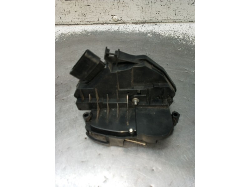 Recambio de motor cierre centralizado delantero izquierdo para ford fiesta vi (cb1, ccn) 1.6 tdci referencia OEM IAM 8A6AA21813A