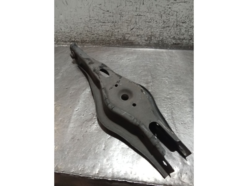 Recambio de brazo suspension inferior trasero derecho para kia ceed tourer (cd) 1.6 crdi 115 referencia OEM IAM   