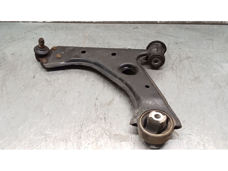 Recambio de brazo suspension inferior delantero izquierdo para fiat linea (323_, 110_) 1.3 d multijet (323axb11, 323axb1a) refer