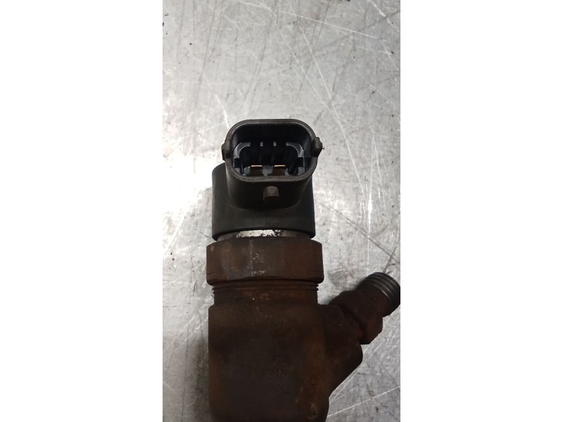 Recambio de inyector para fiat linea (323_, 110_) 1.3 d multijet (323axb11, 323axb1a) referencia OEM IAM 0445110183  BOSCH