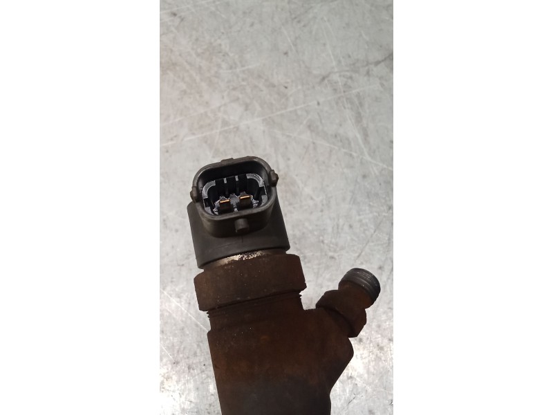Recambio de inyector para fiat linea (323_, 110_) 1.3 d multijet (323axb11, 323axb1a) referencia OEM IAM 0445110183  BOSCH