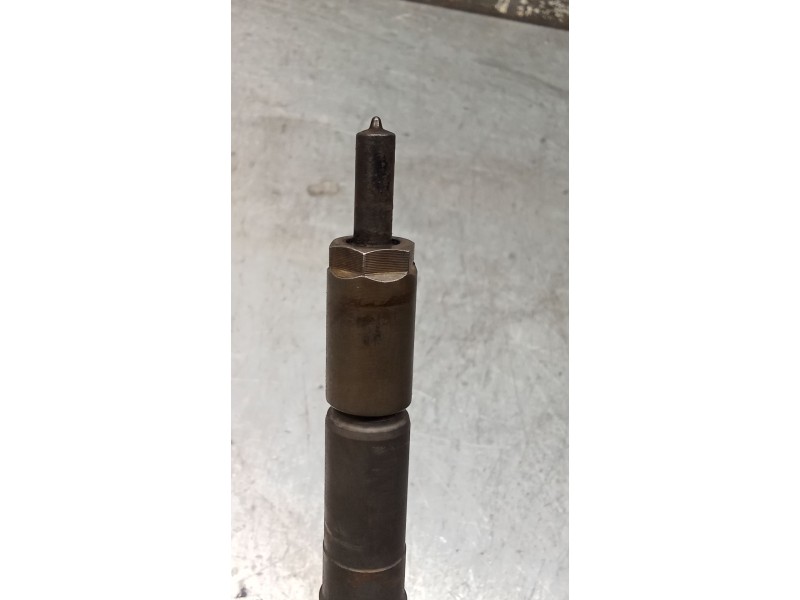 Recambio de inyector para fiat linea (323_, 110_) 1.3 d multijet (323axb11, 323axb1a) referencia OEM IAM 0445110183  BOSCH