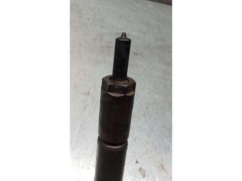 Recambio de inyector para fiat linea (323_, 110_) 1.3 d multijet (323axb11, 323axb1a) referencia OEM IAM 0445110183  BOSCH