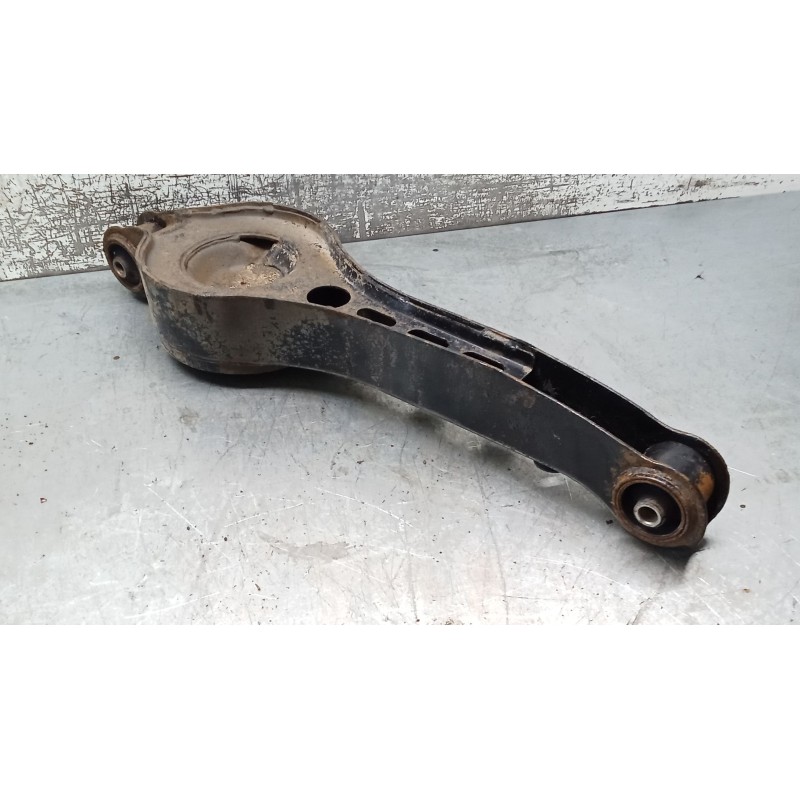 Recambio de brazo suspension inferior trasero derecho para kia carnival ii (gq) 2.9 crdi referencia OEM IAM   01