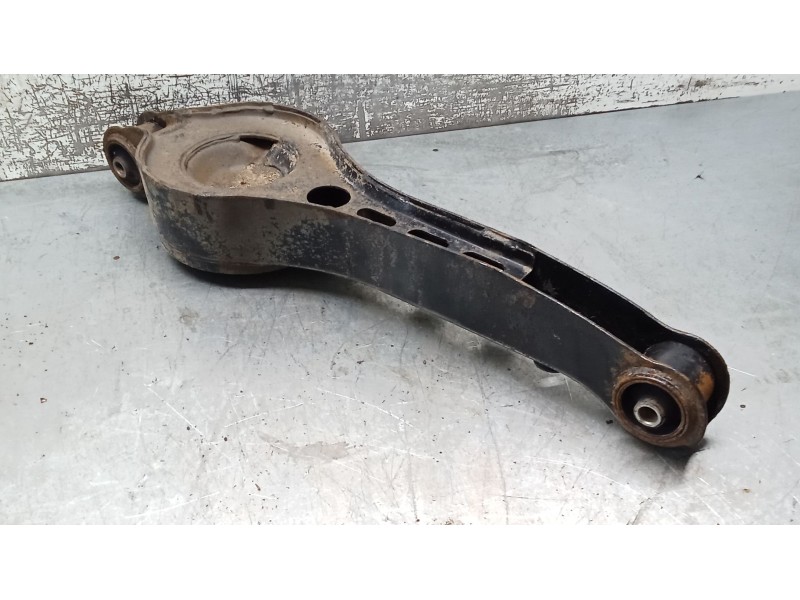 Recambio de brazo suspension inferior trasero derecho para kia carnival ii (gq) 2.9 crdi referencia OEM IAM   01