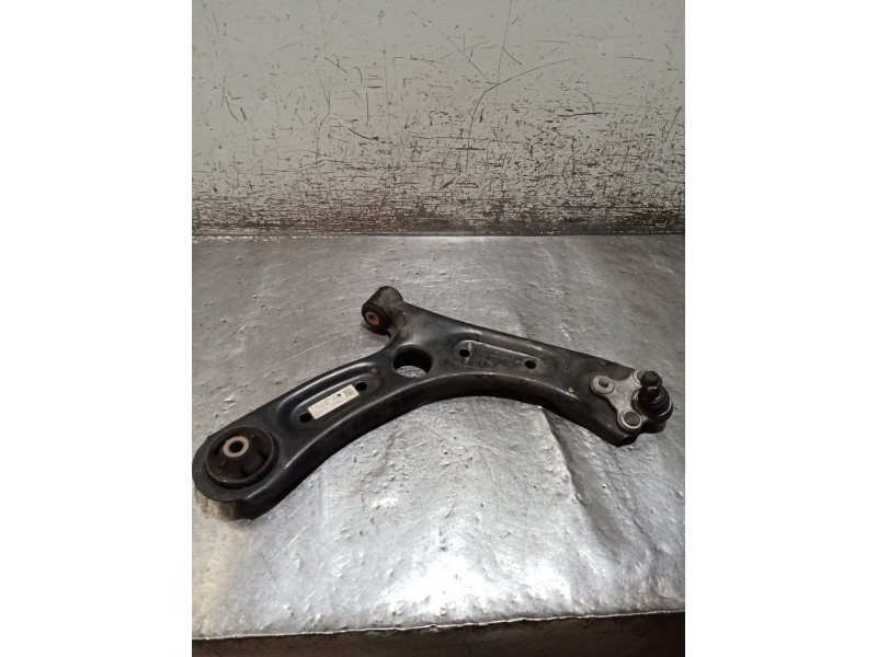 Recambio de brazo suspension superior delantero derecho para kia ceed tourer (cd) 1.6 crdi 115 referencia OEM IAM   