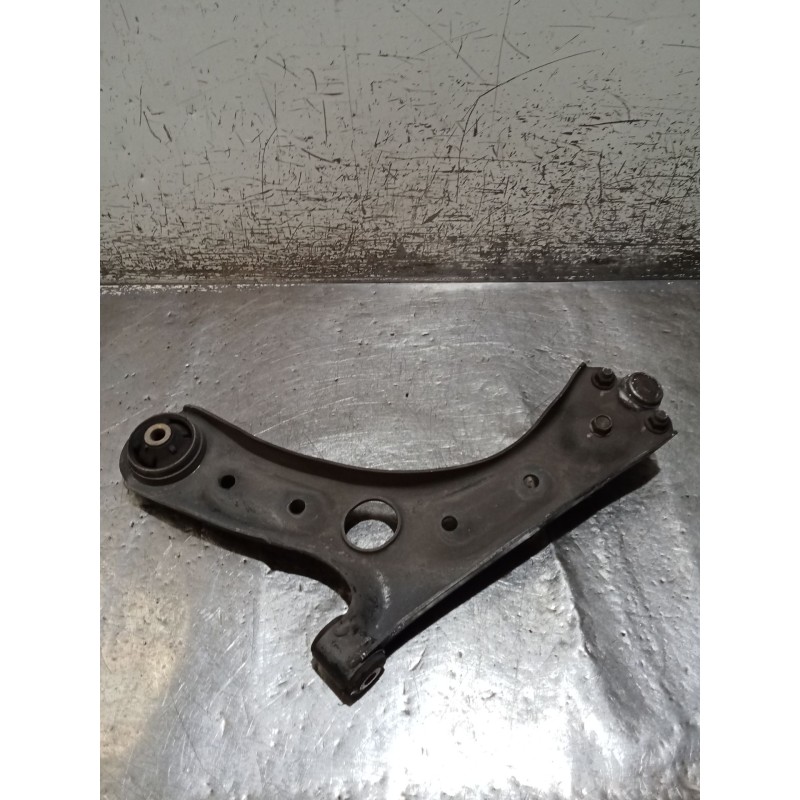 Recambio de brazo suspension superior delantero derecho para kia ceed tourer (cd) 1.6 crdi 115 referencia OEM IAM   