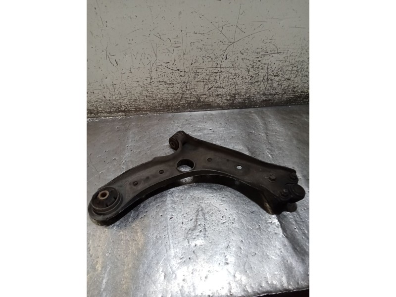 Recambio de brazo suspension inferior delantero izquierdo para kia ceed tourer (cd) 1.6 crdi 115 referencia OEM IAM   