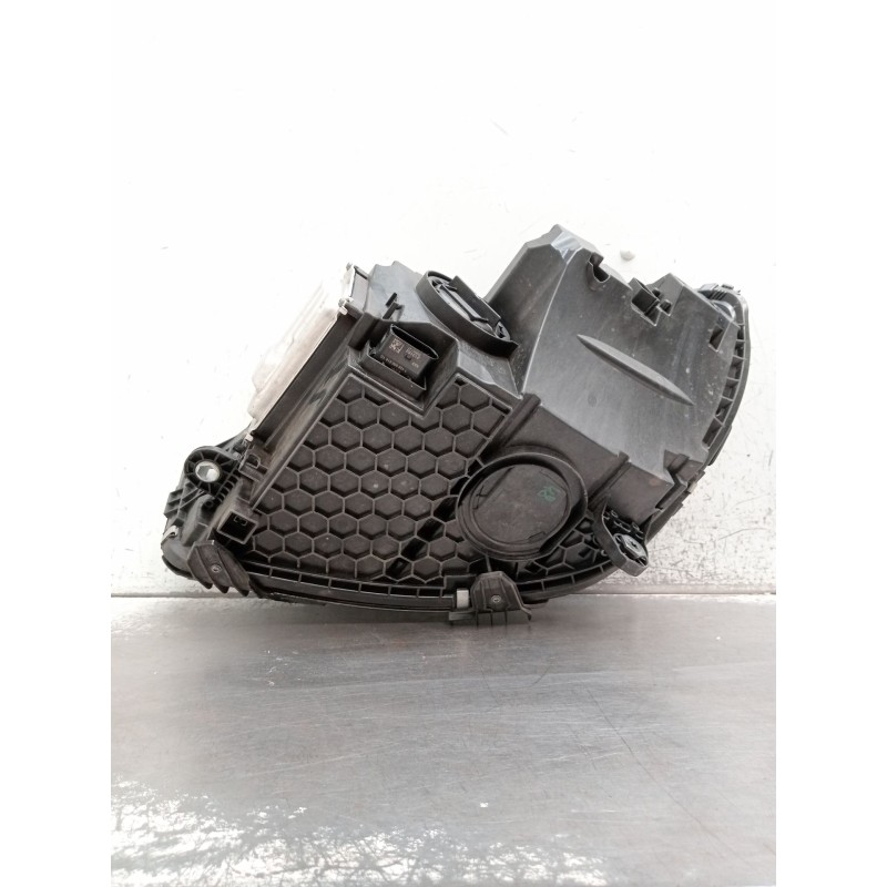 Recambio de faro derecho para mercedes-benz clase c (w206) c 200 d (206.003) referencia OEM IAM A2069067203 A2239006230. A223902