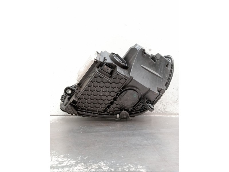 Recambio de faro derecho para mercedes-benz clase c (w206) c 200 d (206.003) referencia OEM IAM A2069067203 A2239006230. A223902