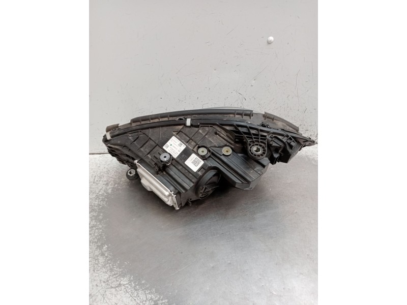 Recambio de faro derecho para mercedes-benz clase c (w206) c 200 d (206.003) referencia OEM IAM A2069067203 A2239006230. A223902