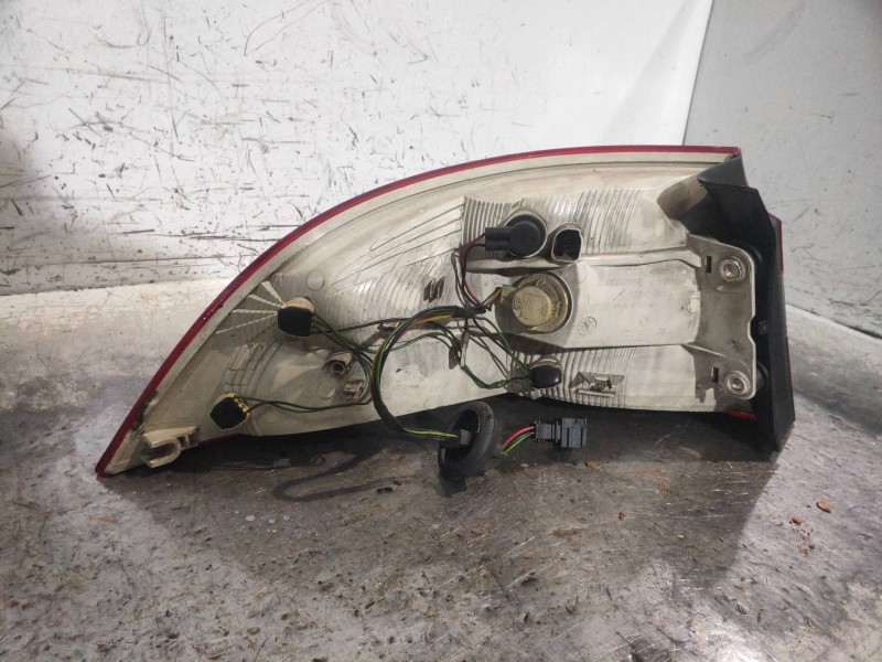 Recambio de piloto trasero derecho para skoda suberb (3t4) exclusive referencia OEM IAM 270502AH4  