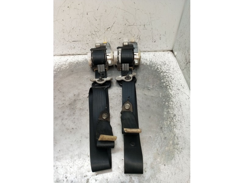 Recambio de juego cinturones delantero para mazda 5 (cr) 2.0 cd (cr19) referencia OEM IAM  5P 2005