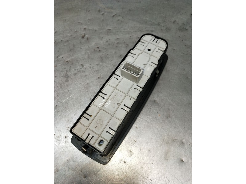 Recambio de mando elevalunas delantero izquierdo para renault megane iii grandtour (kz0/1) 1.5 dci (kz09, kz0d, kz1g, kz29, kz14