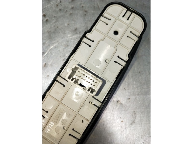 Recambio de mando elevalunas delantero izquierdo para renault megane iii grandtour (kz0/1) 1.5 dci (kz09, kz0d, kz1g, kz29, kz14