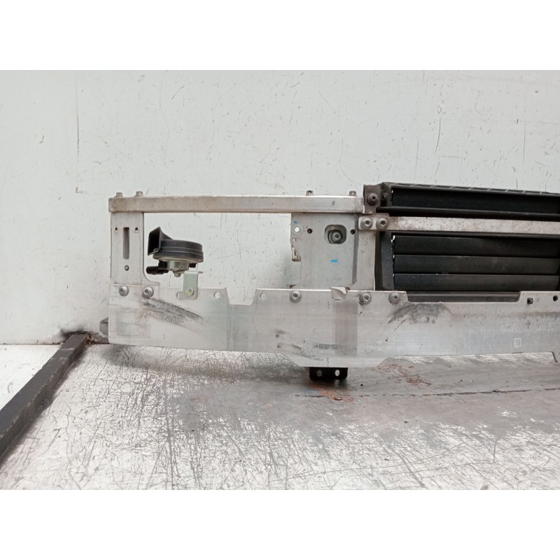 Recambio de refuerzo paragolpes delantero para mercedes-benz clase c (w206) c 200 d (206.003) referencia OEM IAM  PANEL FRONTAL 