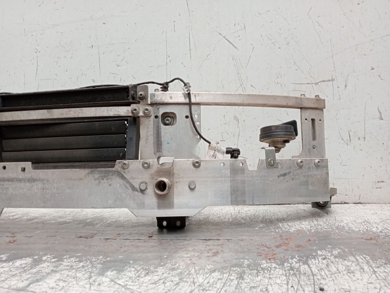 Recambio de refuerzo paragolpes delantero para mercedes-benz clase c (w206) c 200 d (206.003) referencia OEM IAM  PANEL FRONTAL 