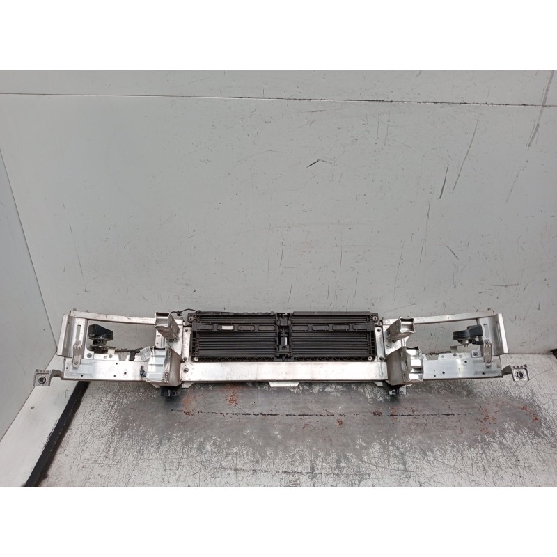 Recambio de refuerzo paragolpes delantero para mercedes-benz clase c (w206) c 200 d (206.003) referencia OEM IAM  PANEL FRONTAL 