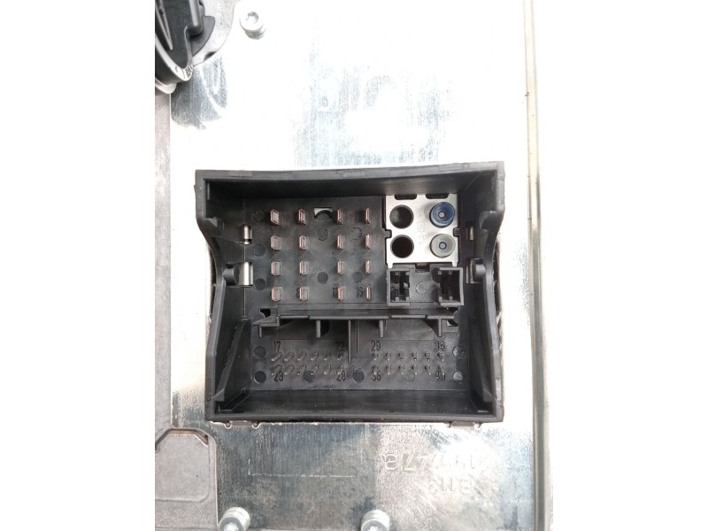 Recambio de sistema audio / radio cd para bmw 5 (f10) 520 d referencia OEM IAM T8GB067 81994301 651281994301 2014