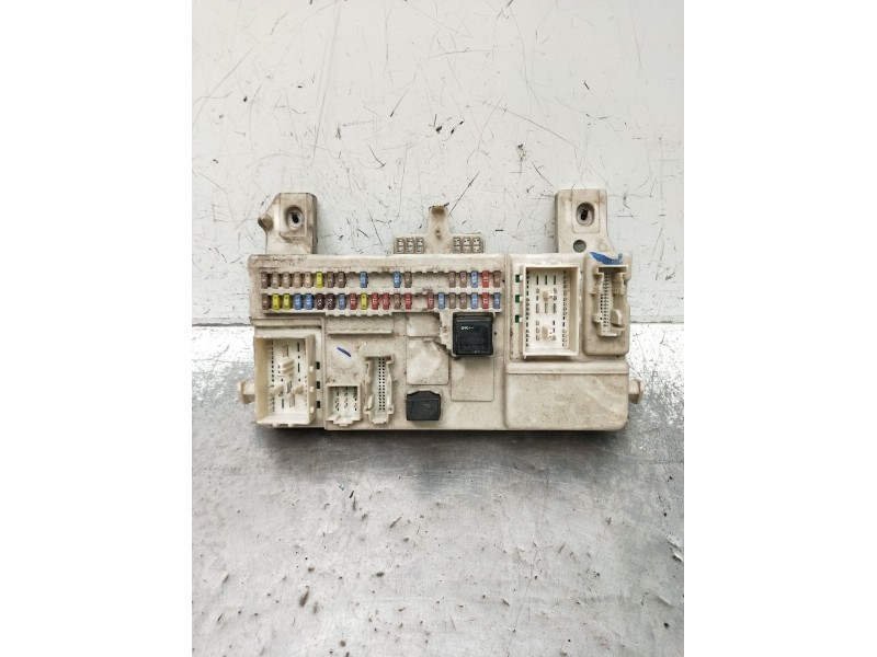 Recambio de caja reles / fusibles para volvo v50 (545) 2.0 d referencia OEM IAM 8690720 00204619519096127 2004