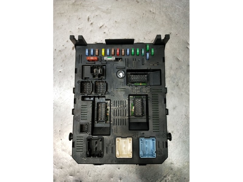 Recambio de caja reles / fusibles para peugeot 607 (9d, 9u) 2.7 hdi 24v referencia OEM IAM 216760315B 281133426A 281148344A 2004