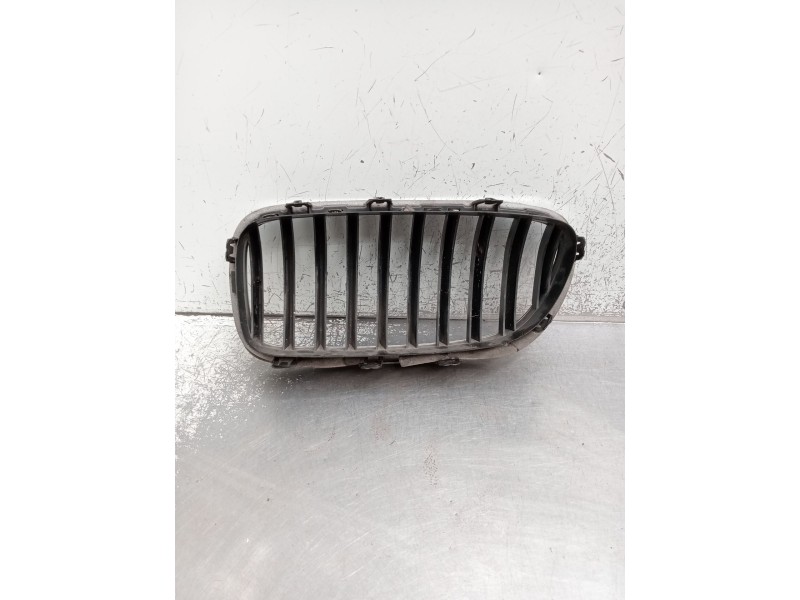 Recambio de rejilla delantera para bmw 5 (f10) 520 d referencia OEM IAM  DERECHA 2014